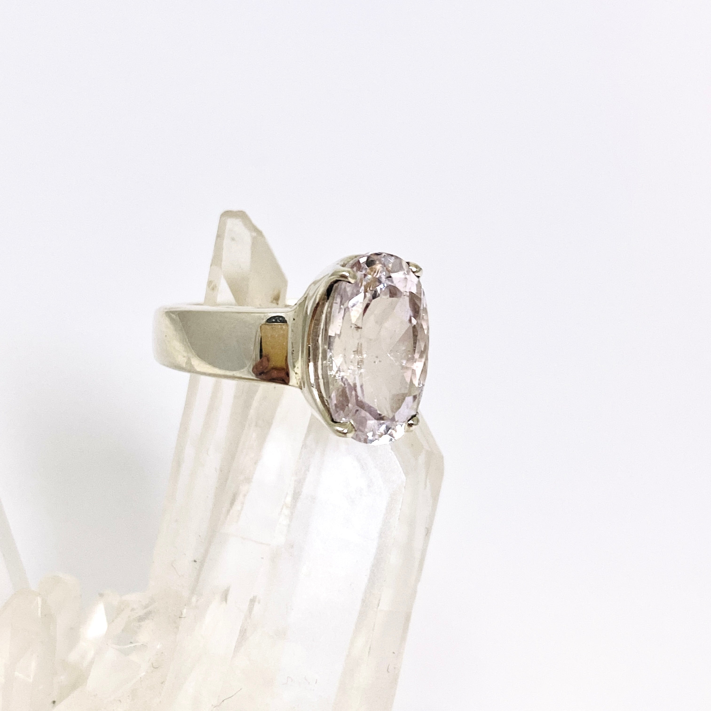 14K Gold Kunzite Oval Faceted Ring for Women - Size 7 - Elegant Pink Gemstone Jewelry for Engagement, Anniversary & Special Occasions