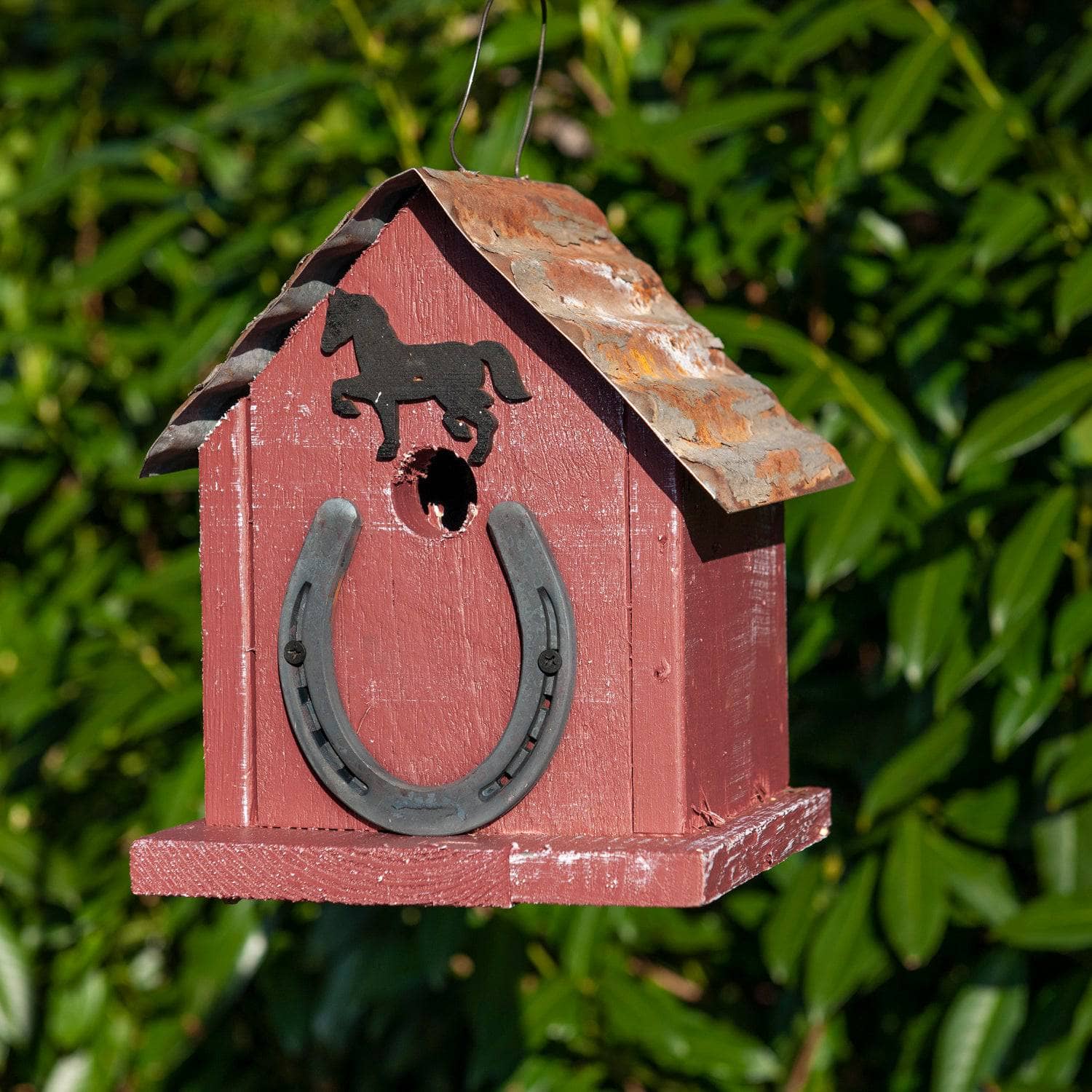 Handmade Red Horseshoe Birdhouse - Rustic Outdoor Garden Decor for Birds - Perfect for Backyard, Patio, and Farmhouse Style Decoration