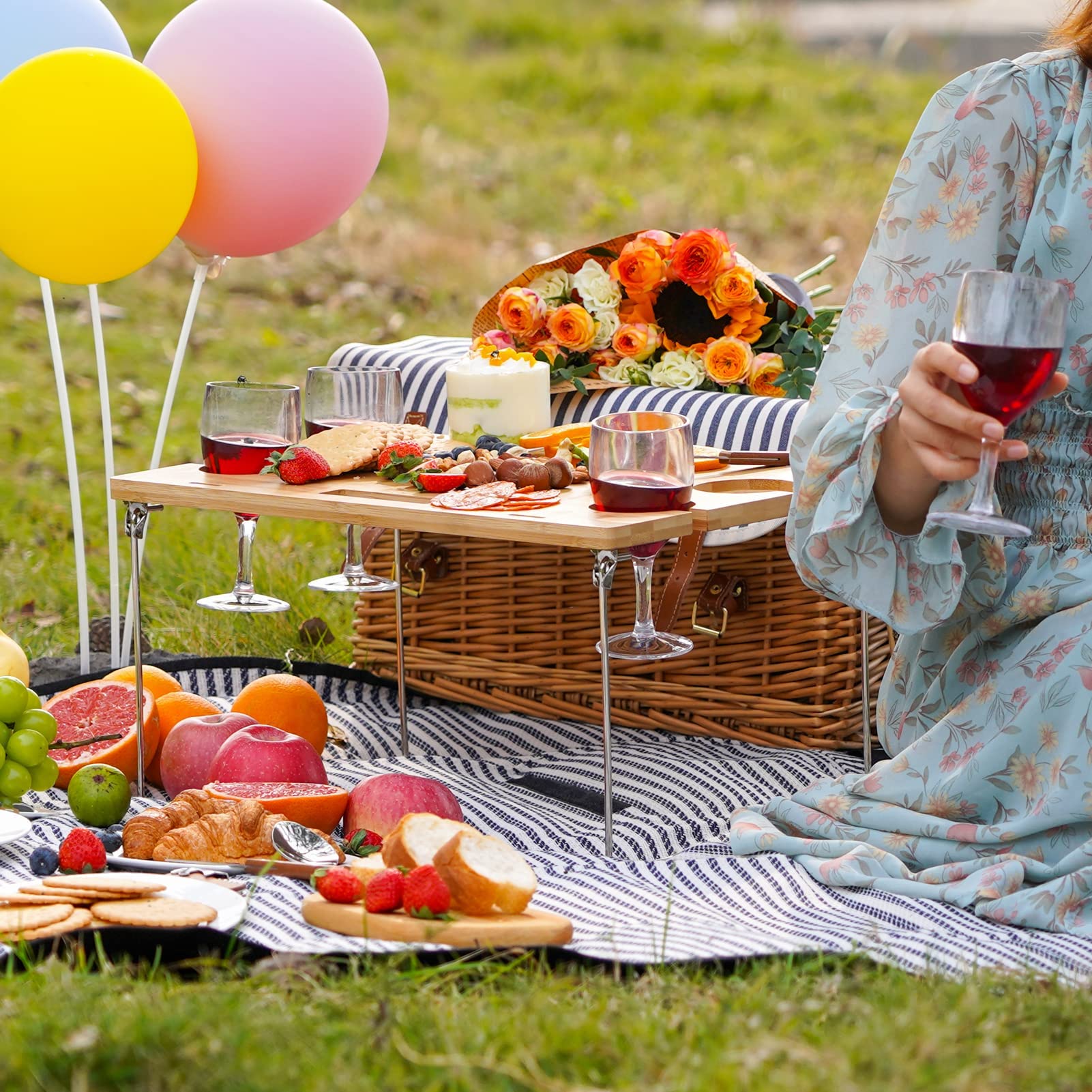 4-Person Wicker Picnic Basket Set with Blanket & Bamboo Wine Table - Portable Willow Hamper for Camping, Beach, Outdoor Parties & Romantic Dates - Perfect Picnic Gift for Couples & Families