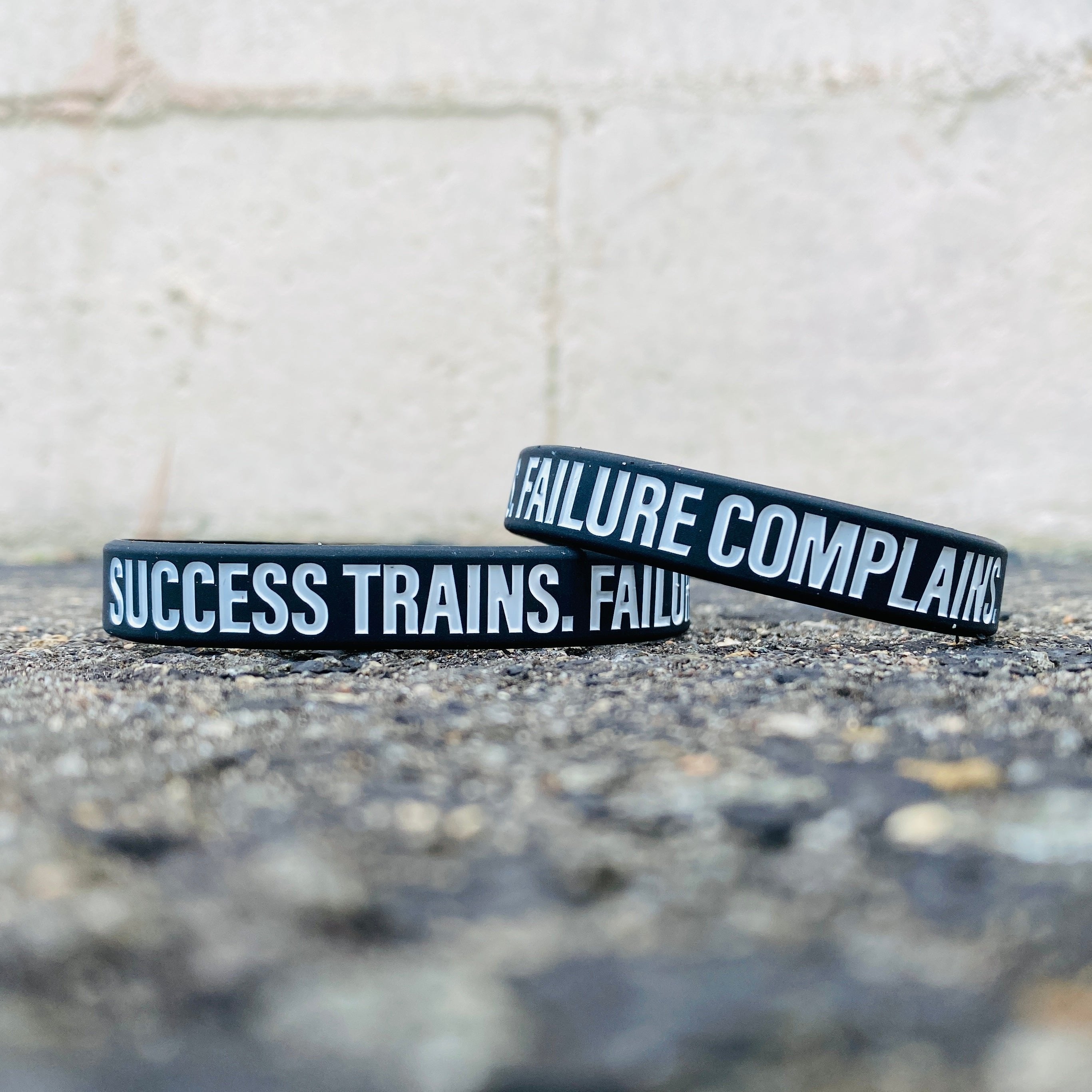 Motivational Wristband - Success Trains, Failure Complains - Inspirational Bracelet for Workouts, Sports & Daily Encouragement