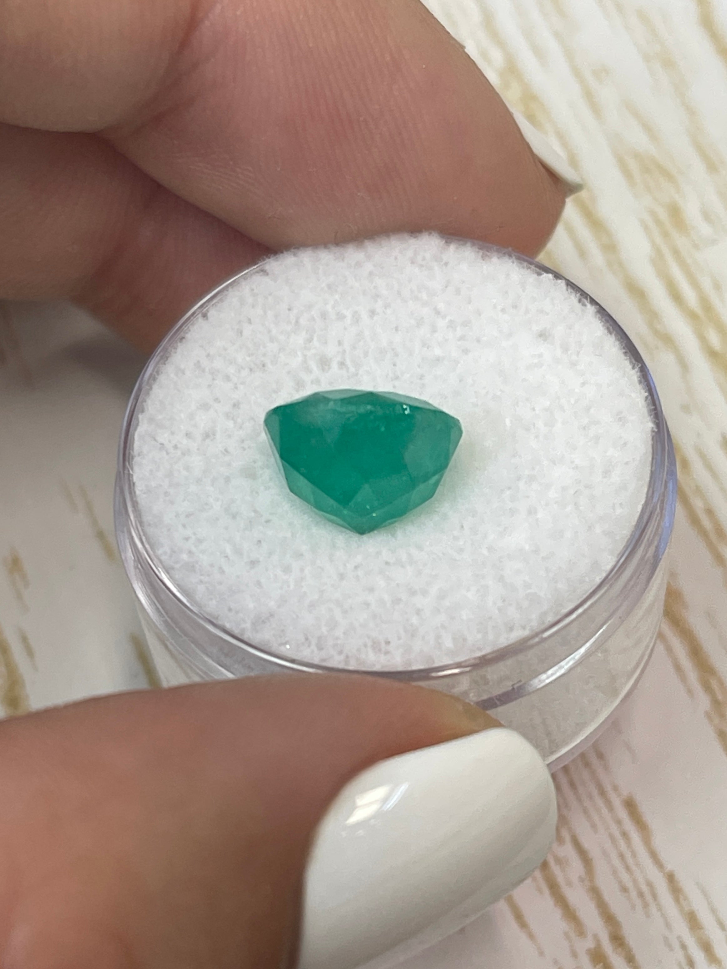4.42 Carat Medium Green Natural Round Loose Colombian Emerald Gemstone for Jewelry Making - 10.2x10.2mm Size Perfect for Rings, Necklaces & Earrings