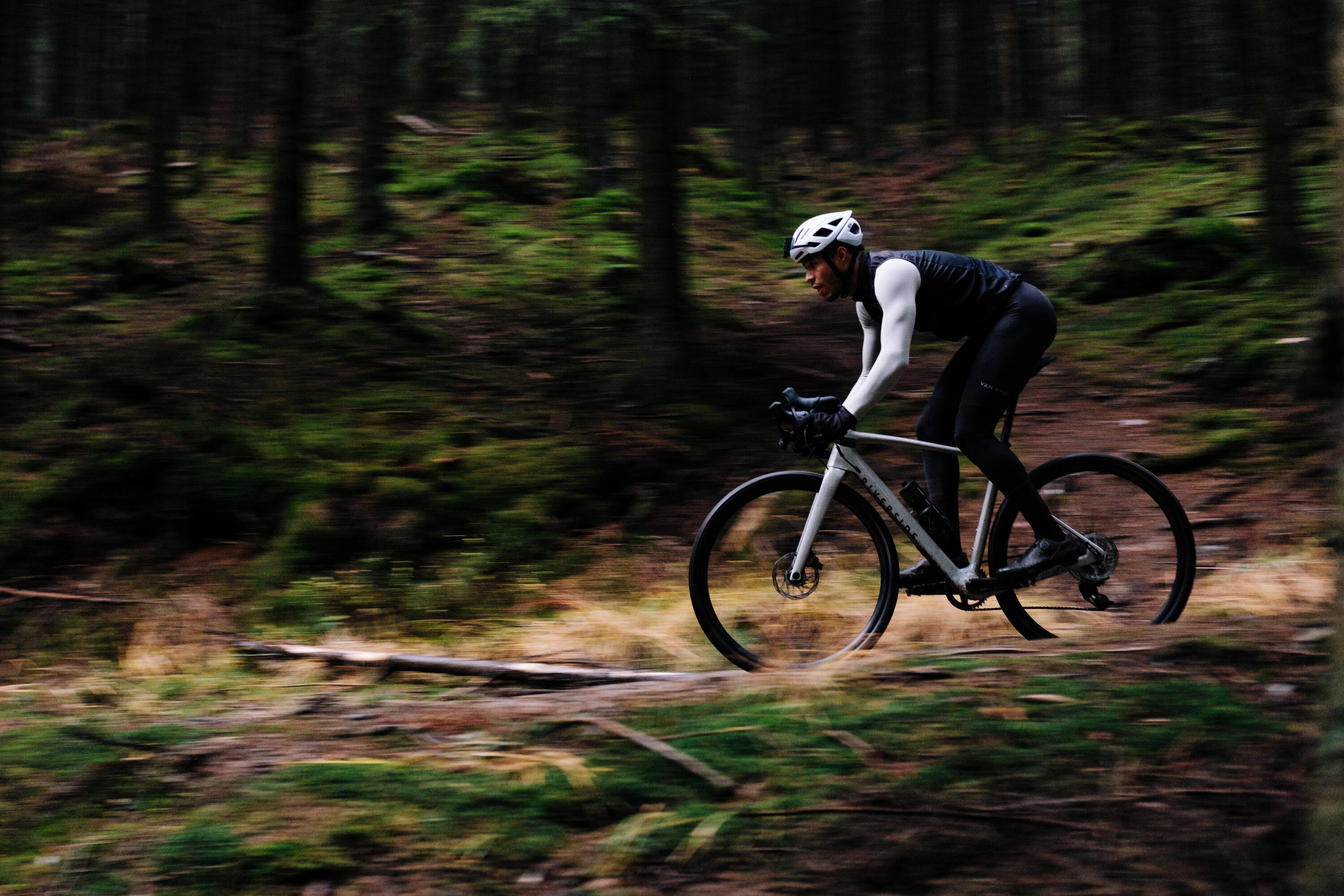 Riverside GCR Rival AXS Carbon Gravel Bike - Lightweight Carbon Frame, SRAM Rival AXS Groupset - Perfect for Adventure Racing, Bikepacking & Off-Road Cycling