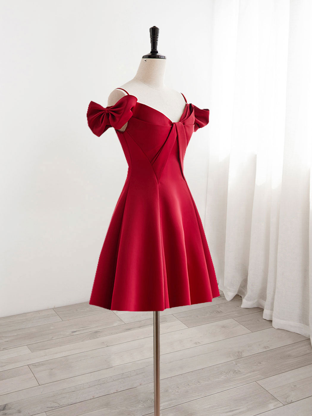 Elegant Burgundy V-Neck Satin Short Prom Dress | Homecoming Party Gown | Perfect for Formal Dances, Graduations & Special Occasions