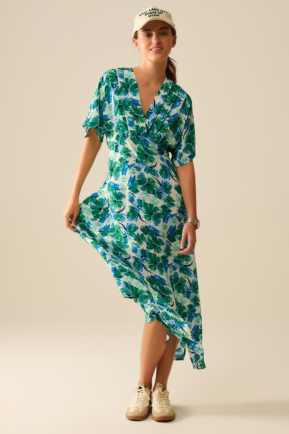 Floral Print Satin Maxi Robe with Dropped Sleeves - Elegant Loungewear for Women, Perfect for Relaxing at Home or Special Occasions