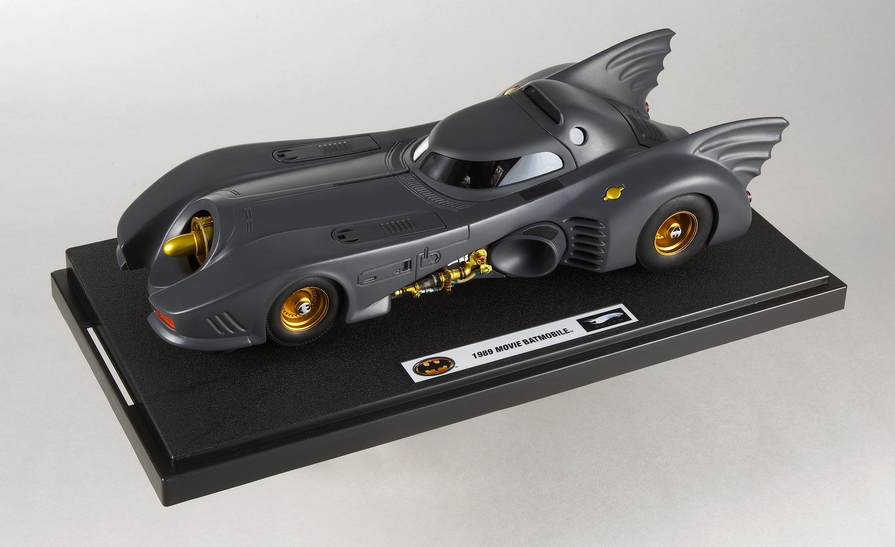 Hot Wheels Elite 1989 Batmobile Die-Cast Car - 1:18 Scale Collectible Model with Display Case | Perfect for DC Comics Fans, Movie Memorabilia Collectors, and Home/Office Decor