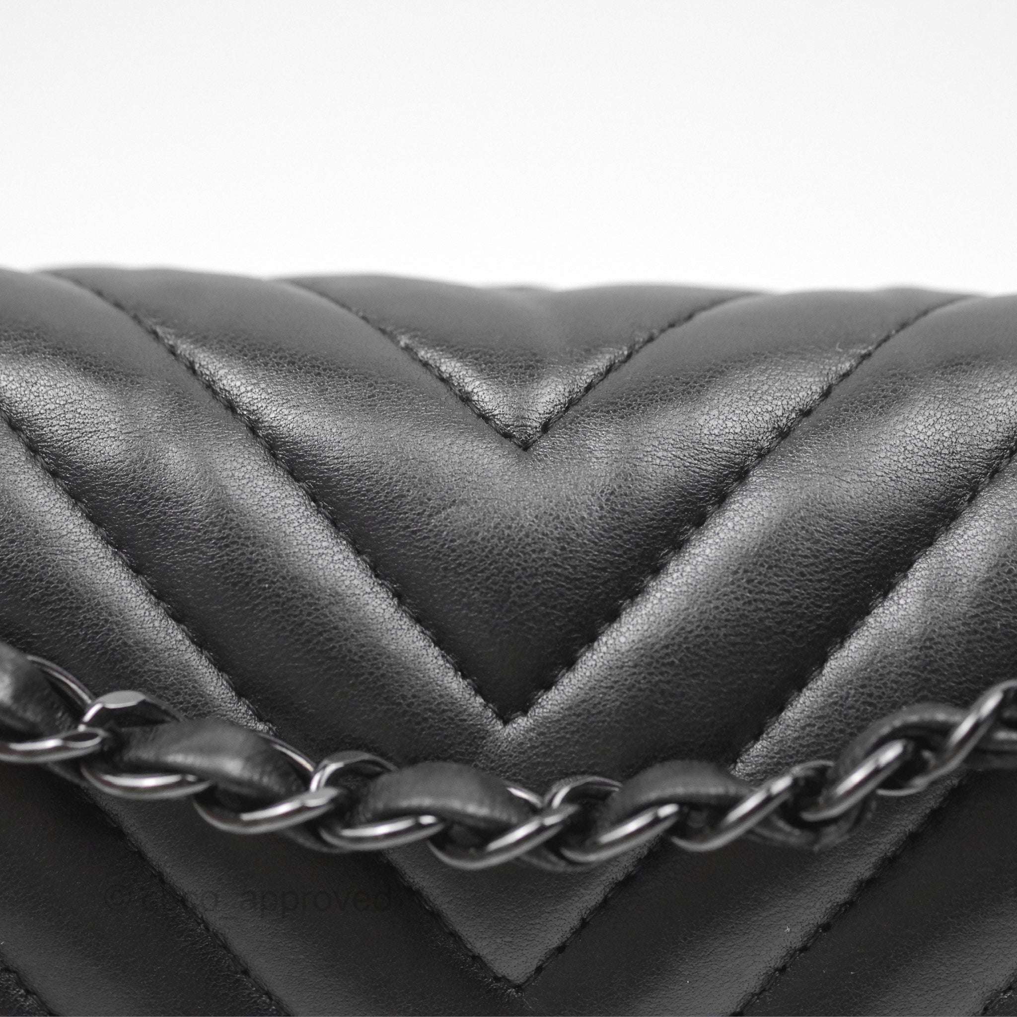 Chanel Classic Medium Flap Bag Chevron So Black Calfskin Leather - Perfect for Evening Events & Luxury Fashion Accessories