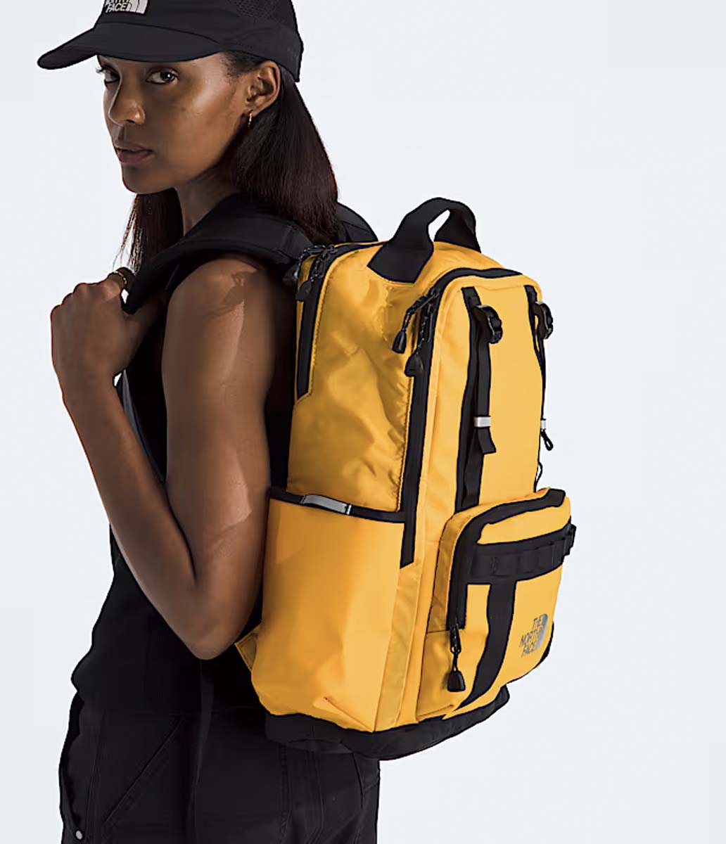 The North Face Base Camp Daypack - Lightweight Hiking Backpack for Men & Women - Durable Travel Daypack for Outdoor Adventures, Commuting & Daily Use