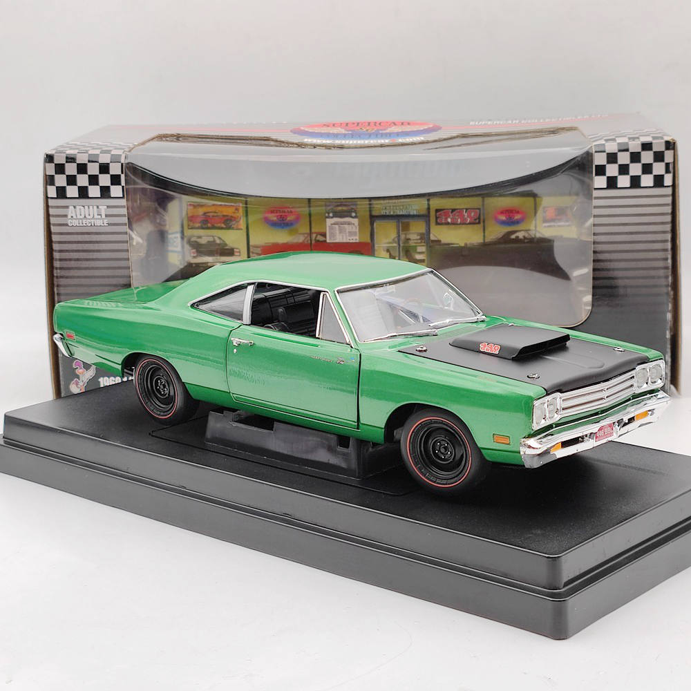 1:18 Scale 1969 1/2 Plymouth Roadrunner 440 6BBL Supercar Diecast Model - Limited Edition Collectible Toy Car in Green - Perfect for Car Enthusiasts, Christmas Gifts & Display Collection