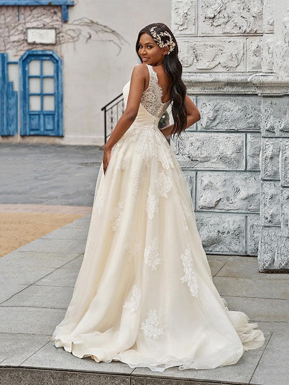 Elegant Lace Applique Beach Wedding Dresses for Women - 2024 Bridal Gowns for Bride | Perfect for Beach Weddings, Destination Ceremonies & Romantic Photos