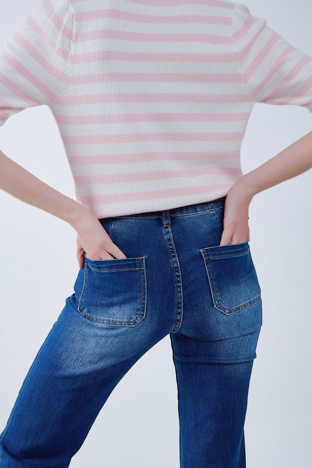Dark Blue Flared Jeans with Front Pockets - Stylish & Comfortable for Casual Outfits & Everyday Wear