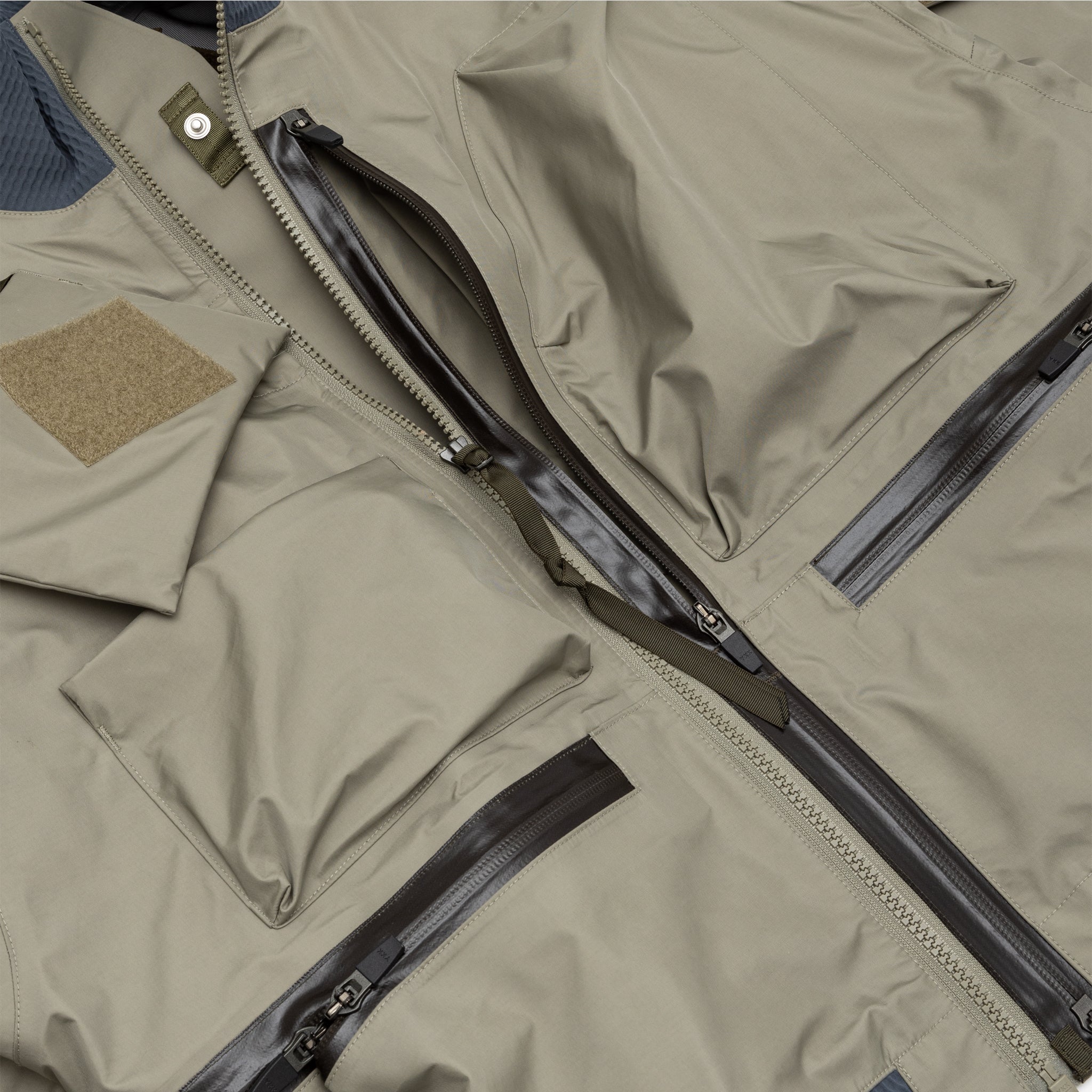 J123A GT 3L Gore-Tex Interops Jacket - Waterproof & Breathable Outdoor Jacket for Hiking, Camping & Extreme Weather Protection