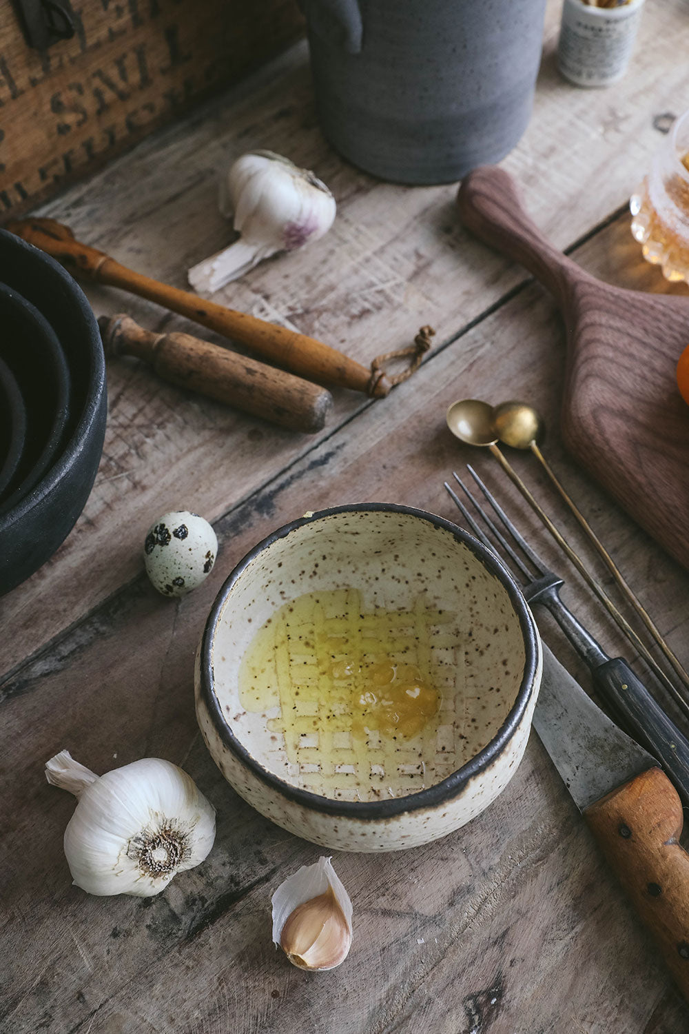 Premium Ceramic Garlic Grater Bowl - Easy Garlic Press & Mincer for Cooking - Perfect for Italian Pasta, Stir Fry & Salad Dressing