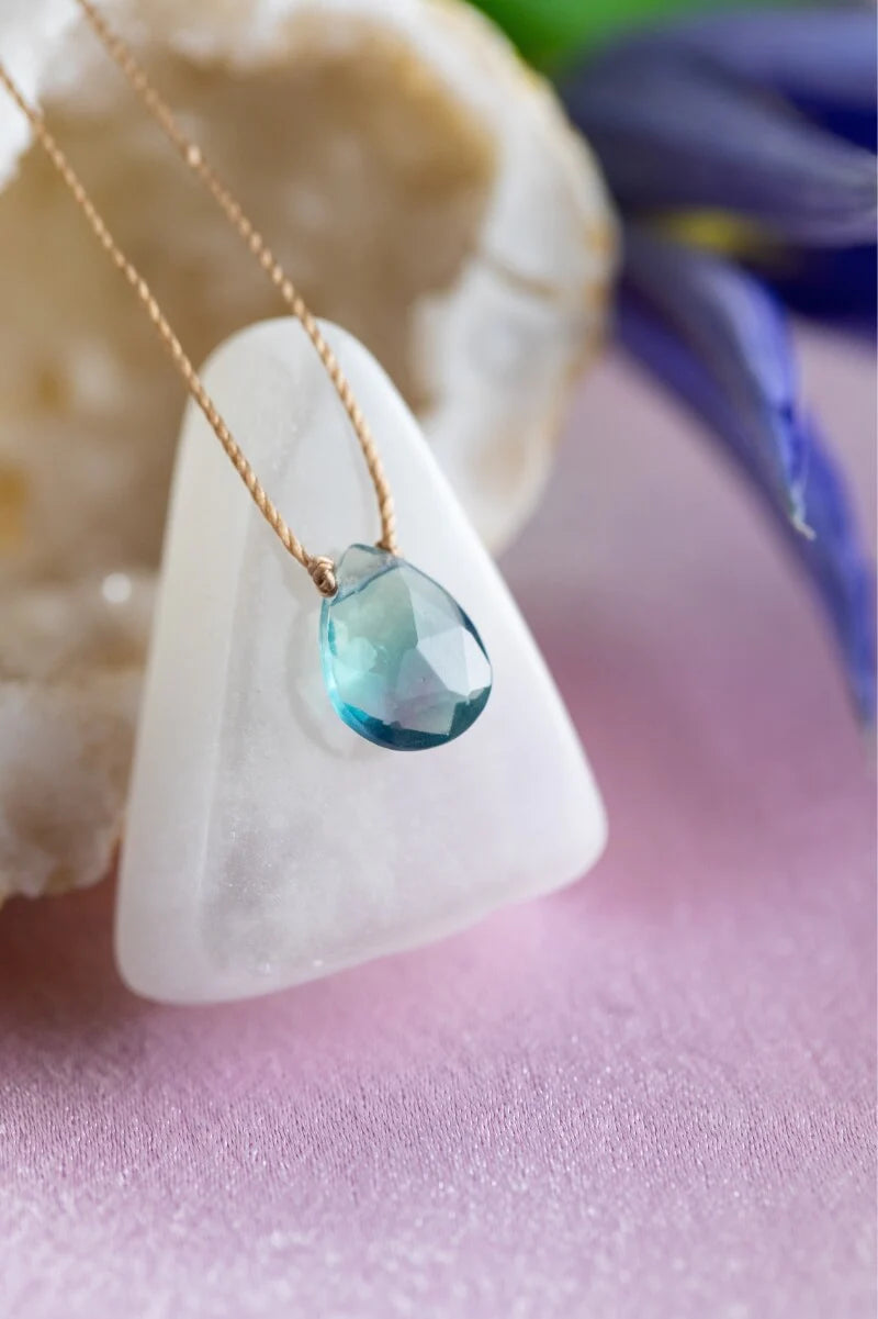 Fluorite Luxe Magic Necklace – Healing Crystal Jewelry for Women, Elegant Pendant for Energy & Protection | Perfect for Meditation, Yoga & Spiritual Gifts