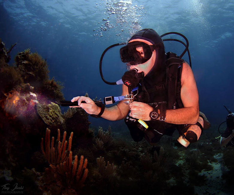 Orcaorch D520 1000 Lumens Professional Underwater Dive Light - Bright LED Scuba Diving Torch for Night Diving, Cave Exploration & Marine Photography