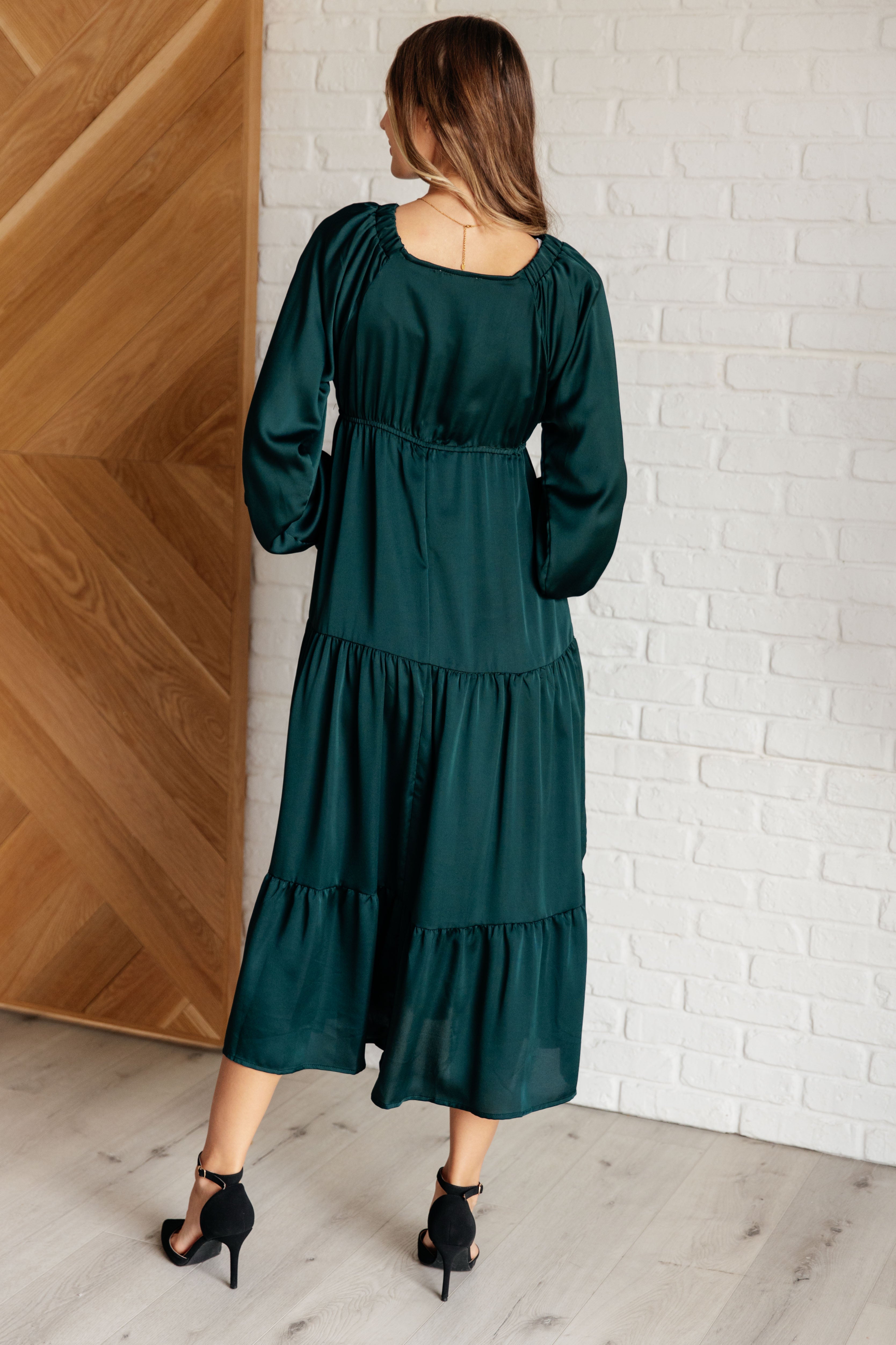 Hunter Green Tiered Dress - Flowy & Elegant Women's Midi Dress for Casual Outings & Summer Parties