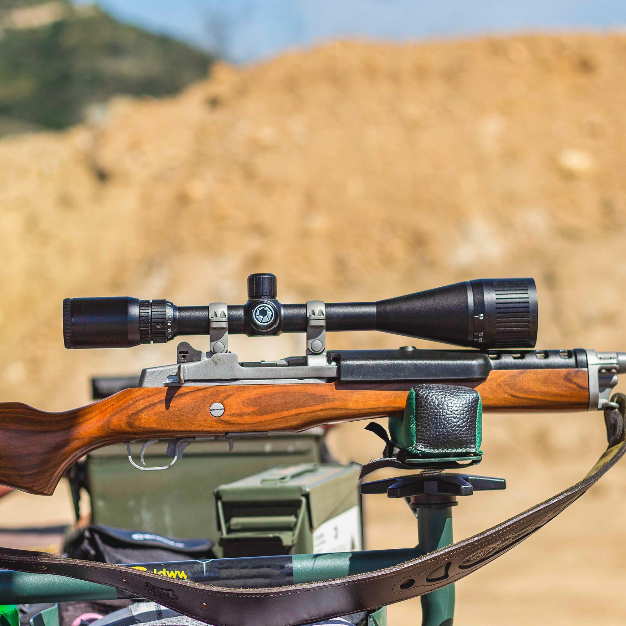 Precision Riflescope with Varmint Crosshair Reticle, Adjustable Objective & Multi-Coated Optics for Long Range Hunting, Target Shooting - Ideal for Varmint Control, Deer Hunting and Outdoor Adventures