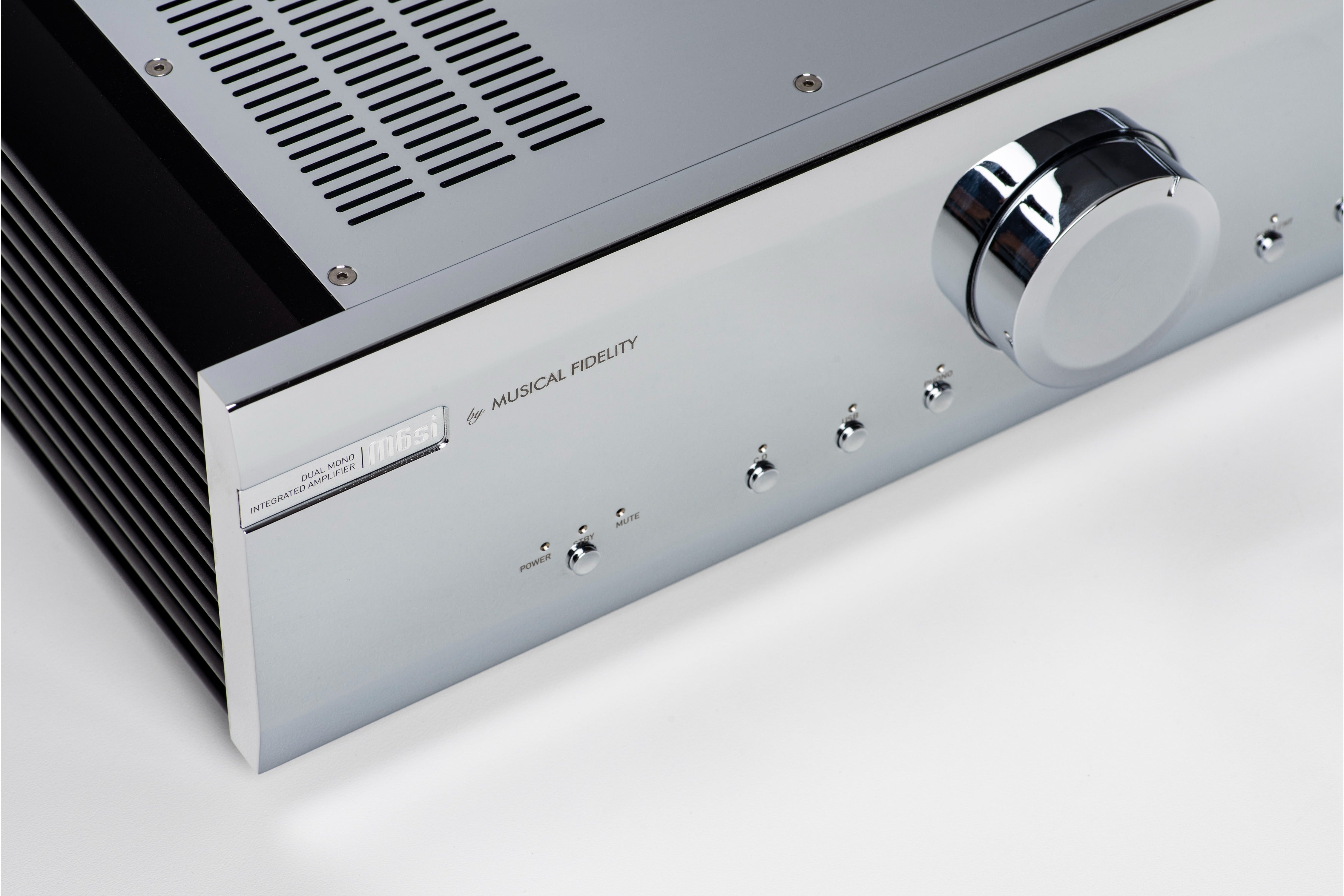 Musical Fidelity M6si Chrome Edition Integrated Stereo Amplifier - High-End Audio for Home Theater & Music Listening