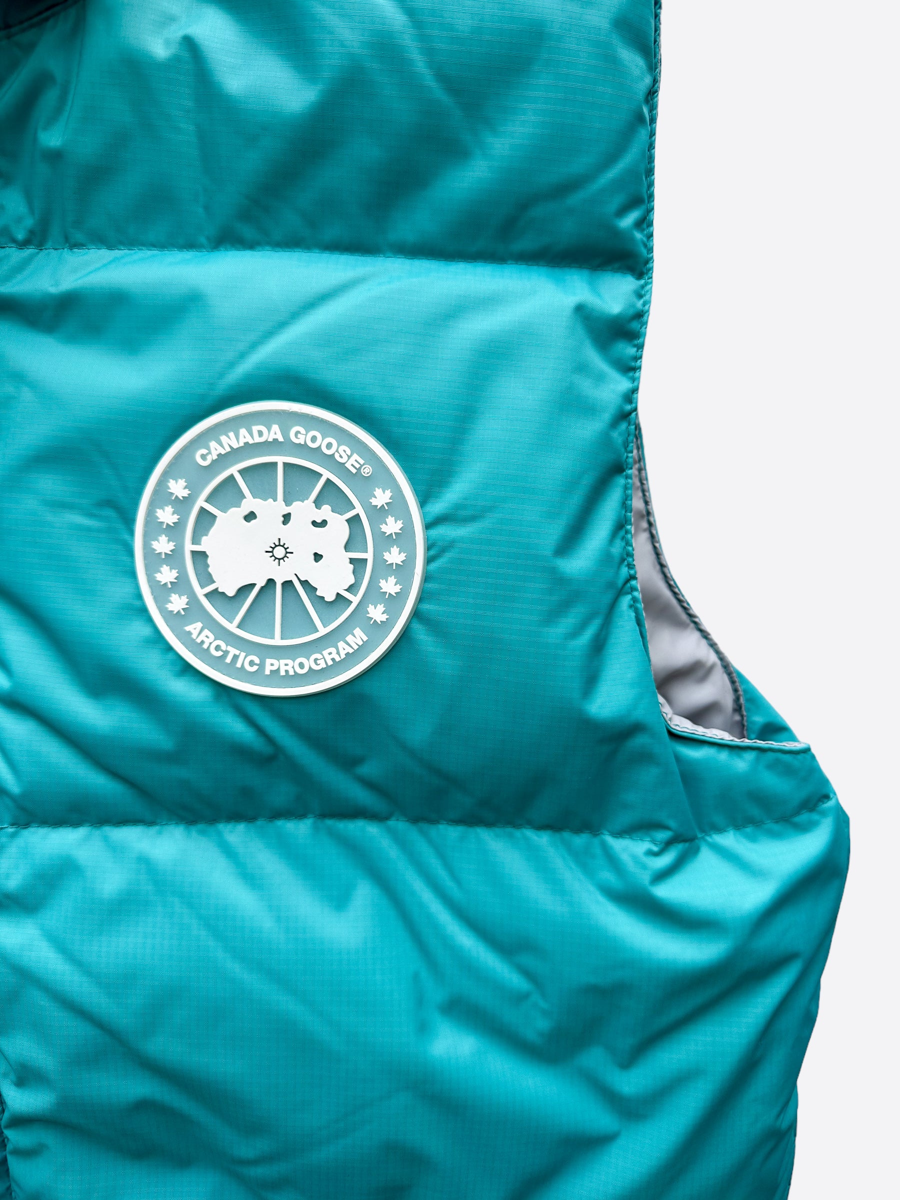 Canada Goose Arctic Surf Northern Lights Freestyle Vest - Lightweight Insulated Puffer Vest for Men & Women - Perfect for Outdoor Adventures, Hiking, and Winter Sports