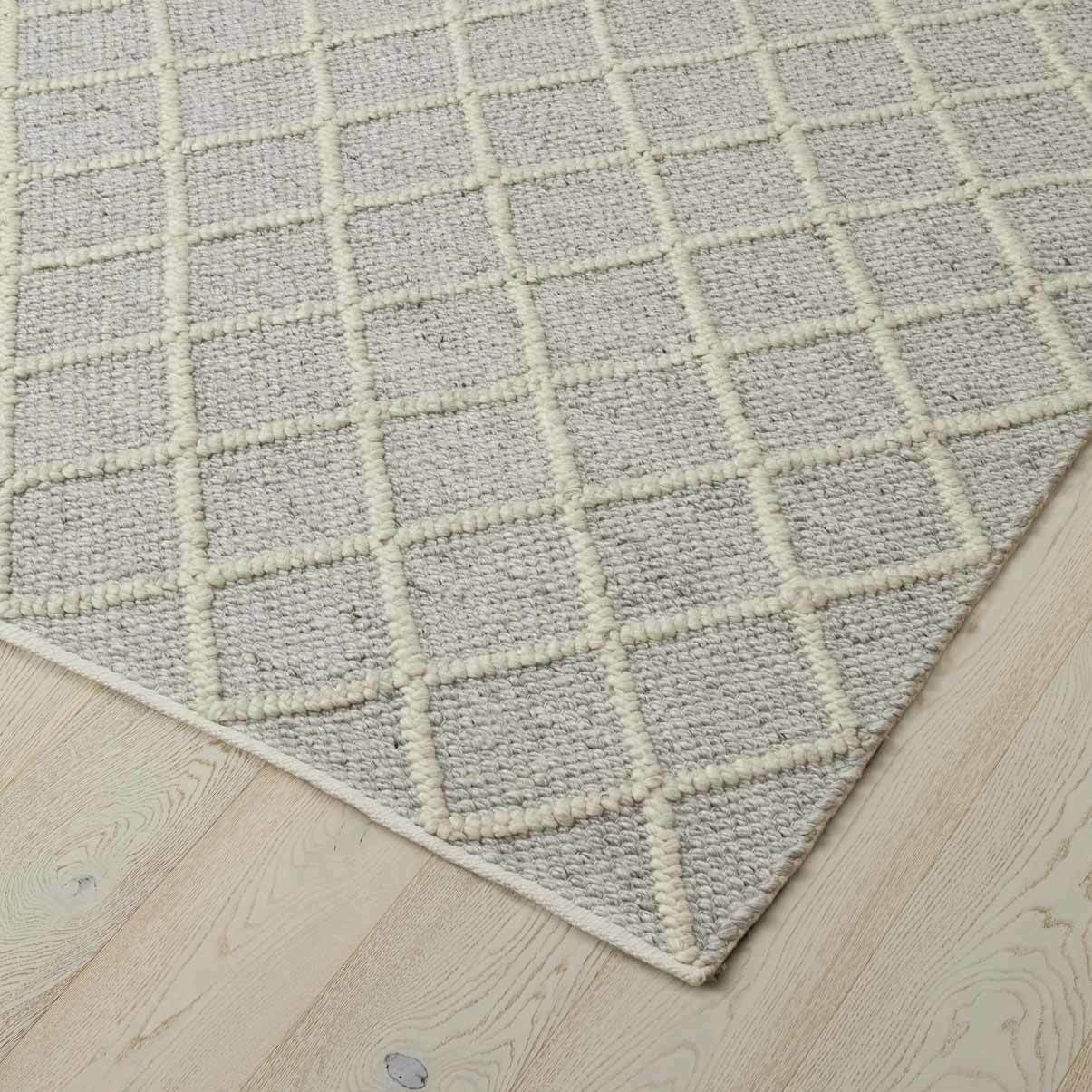 Premium Weave Mitre Rug with Feather Design – Soft & Stylish Home Decor for Living Room, Bedroom, or Office – Pre Order Now