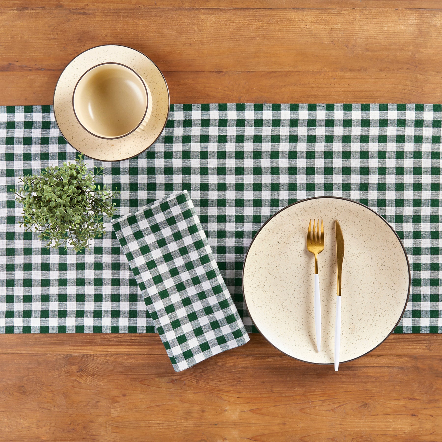 Stylish Gingham Table Runner for Dining & Kitchen Decor - Perfect for Farmhouse, Rustic, and Country Style Tables