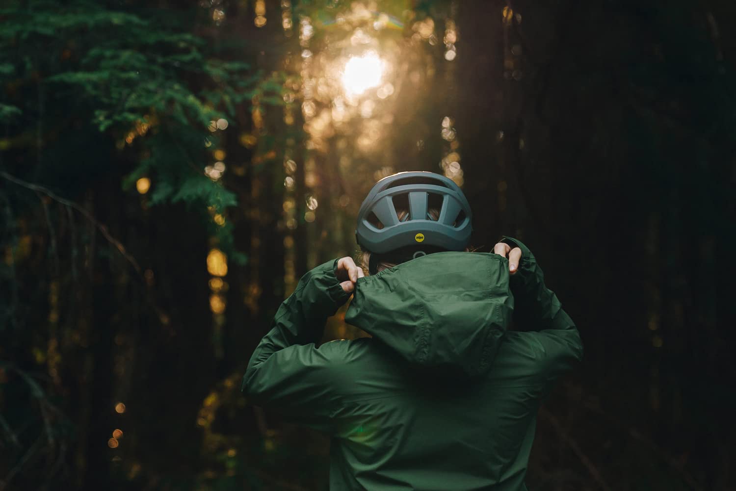 GORE WEAR Women's Endure Cycling Jacket - Waterproof Windproof Breathable Bike Jacket for Outdoor Cycling & Commuting