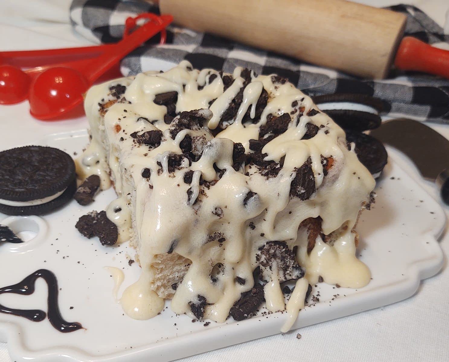 Gourmet Cookies 'N Cream Cinnamon Rolls - Pack of 12 (6 oz Each) | Fresh Baked Dessert for Breakfast, Brunch & Holiday Gatherings
