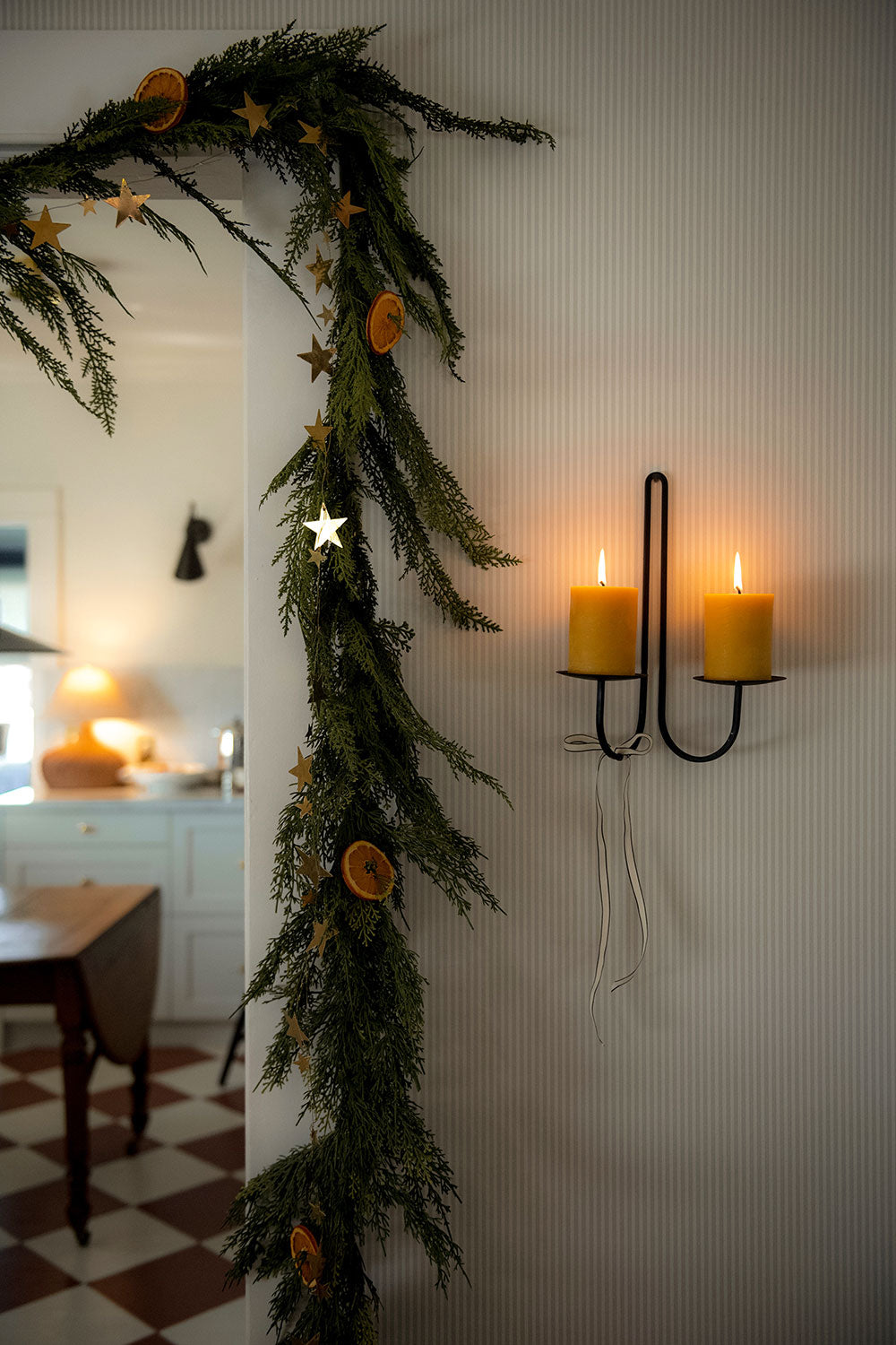 Brass Star Garland Decor - Elegant Metallic Hanging Ornaments for Christmas Tree, Home, and Party Decorations | Perfect for Holiday, Wedding, and Festive Celebrations