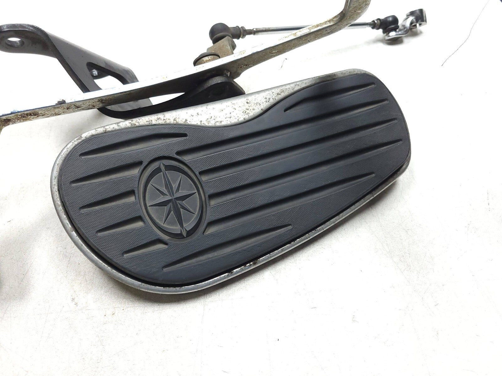 Yamaha V Star 650 XVS650 Classic Front Left Floorboard & Shifter Lever - Motorcycle Foot Peg & Gear Shift Replacement Part for Cruiser Riding Comfort