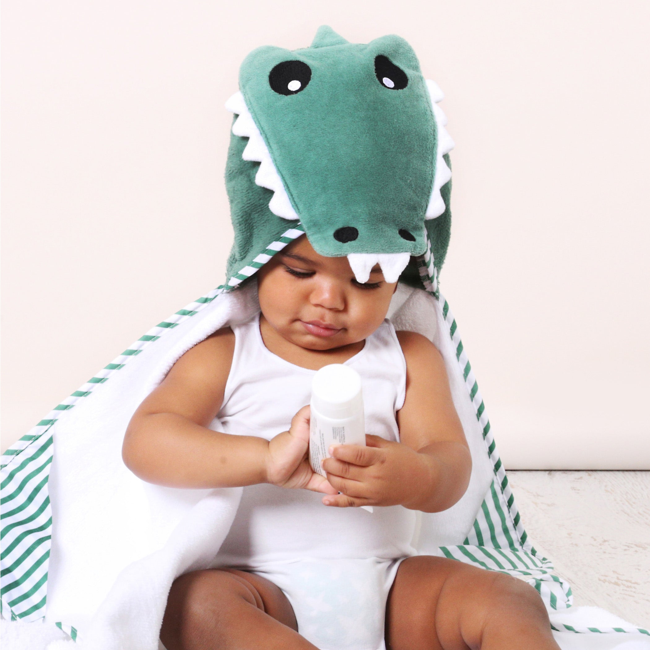 Crocodile Hooded Bath Towel for Kids - Fun Aussie Animal Themed Bath Wrap - Perfect for Swimming, Beach, and Bath Time