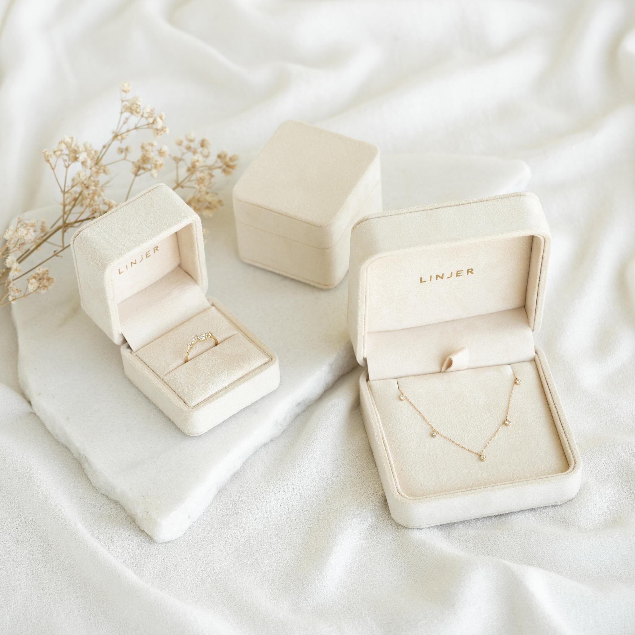 Velvet Ring Box - Elegant Jewelry Gift Box for Engagement, Wedding & Proposal Rings - Perfect for Proposal, Anniversary & Special Occasions