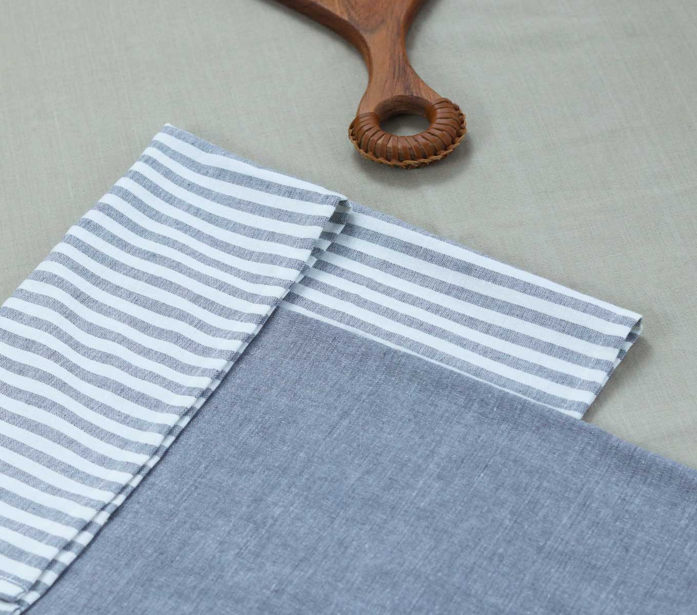 Premium Cotton Tea Towel Set of 2 - Super Absorbent Kitchen Dish Towels for Drying Dishes, Glassware & Countertops - Ideal for Baking, Cooking & Cleaning