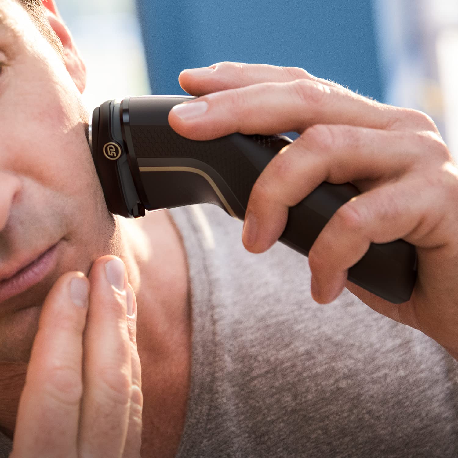 Philips Electric Shaver Noir Gold - 350g Rechargeable Men's Razor for Smooth Shaving at Home & Travel | Perfect Gift for Dad & Husband