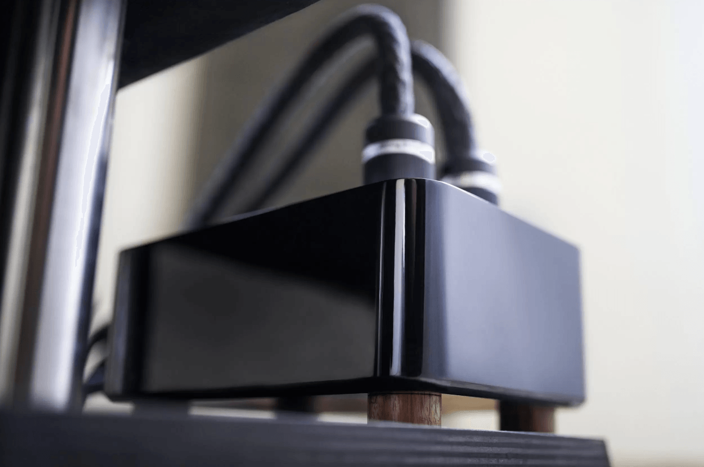 Stein Music Power Bar 6/10 - Premium Audio Power Conditioner for Hi-Fi & Home Theater Systems - Reduce Noise & Improve Sound Quality - Perfect for Audiophiles & Music Studios