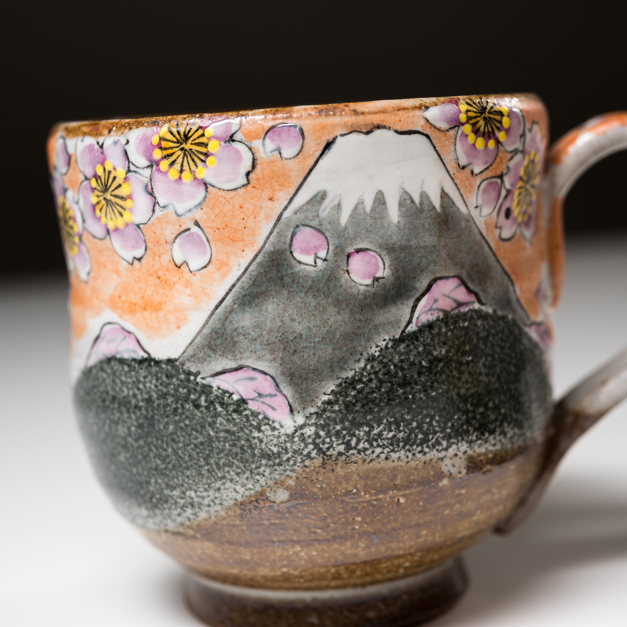 Kutani Ware Pair Mug Cup with Mt Fuji Design - Traditional Japanese Ceramic Tea Cups for Coffee, Tea, or Hot Chocolate - Perfect for Couples, Gift Giving, and Home Decor