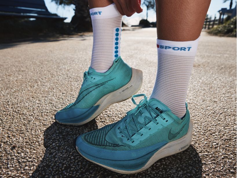 Compressport Unisex Pro Racing Socks v4.0 - High Performance Running Socks for Men & Women - White/Fjord Blue - Ideal for Marathon, Trail Running & Athletic Training