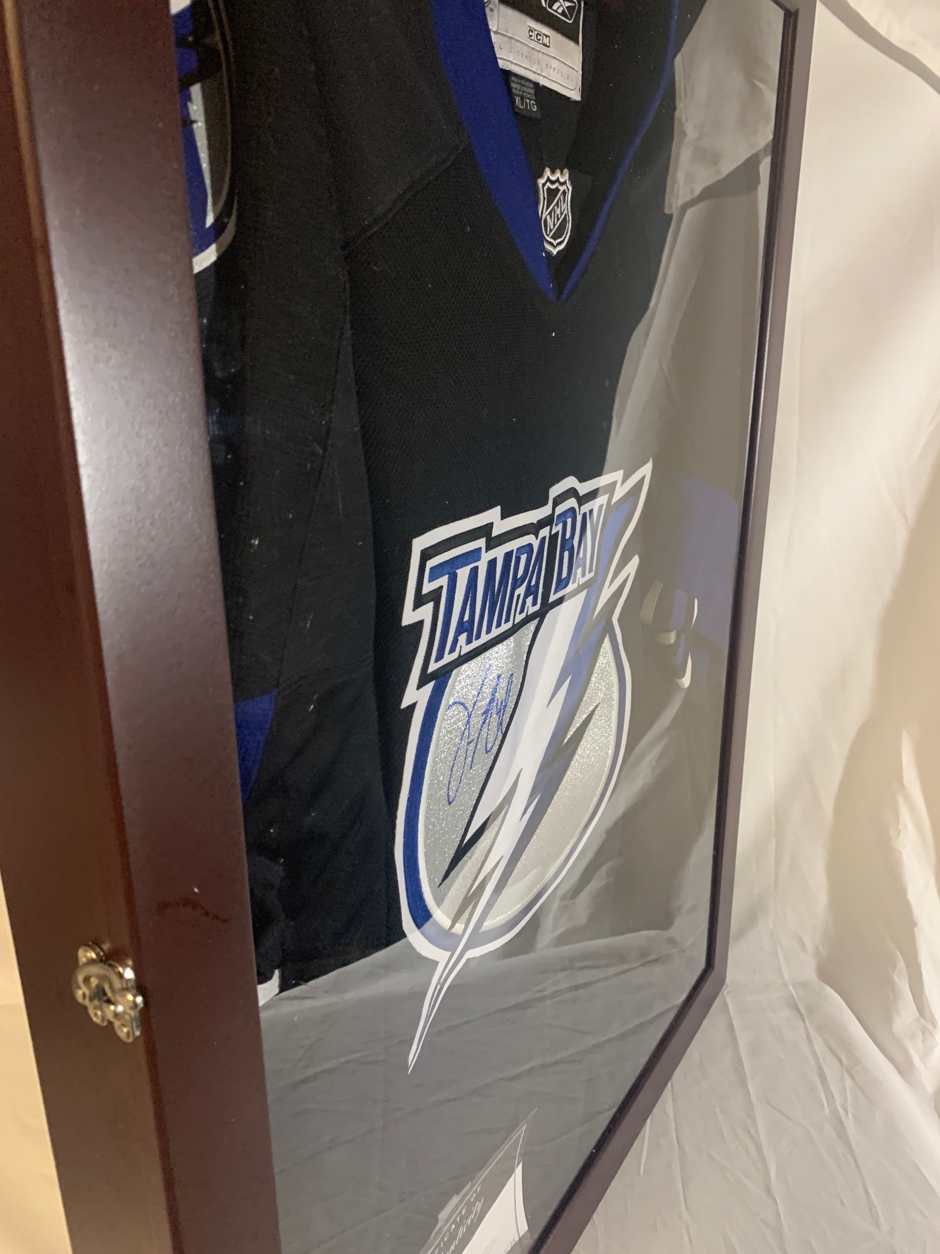 Authentic Signed Tampa Bay Lightning Vincent Lecavalier Hockey Jersey - Collectible NHL Memorabilia for Fans & Sports Enthusiasts - Perfect for Display, Gifting, and Game Day