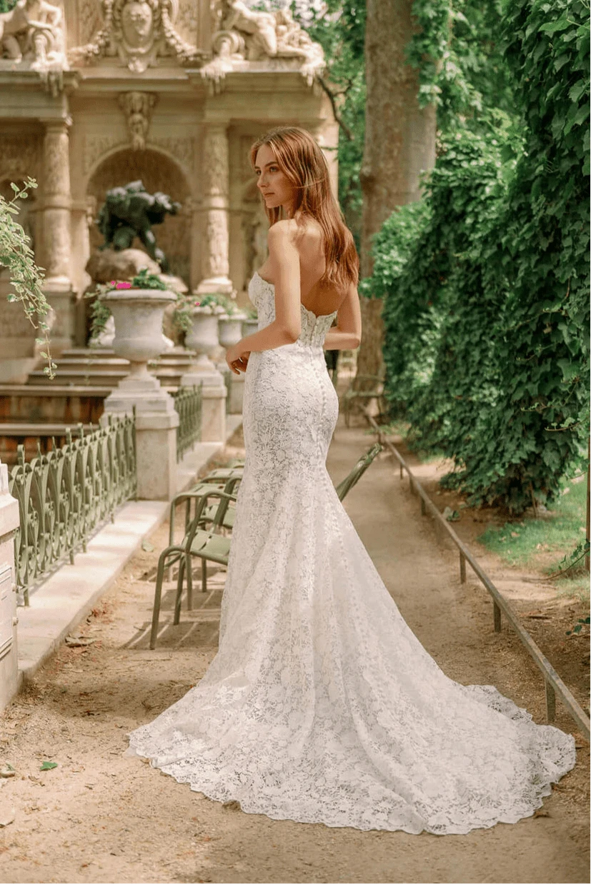 Monique Lhuillier BL23202 Wedding Dress Size 12 - Elegant Bridal Gown for Church Ceremony & Reception