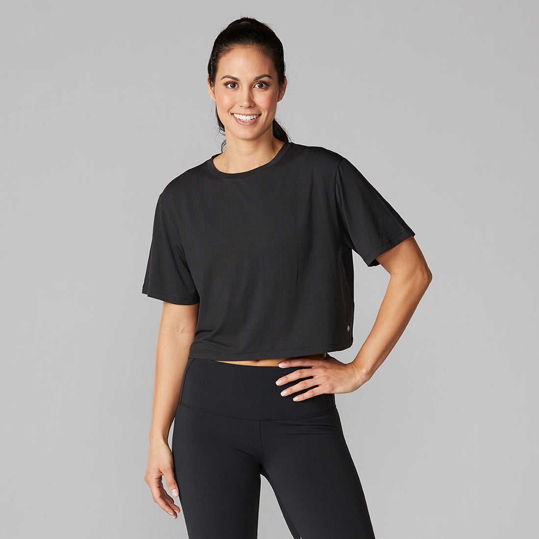 Tavi Noir Women's Short Sleeve Crop Top - Trendy Casual Summer T-Shirt for Streetwear, Outfits & Fashion | Perfect for Parties, Dates & Everyday Wear