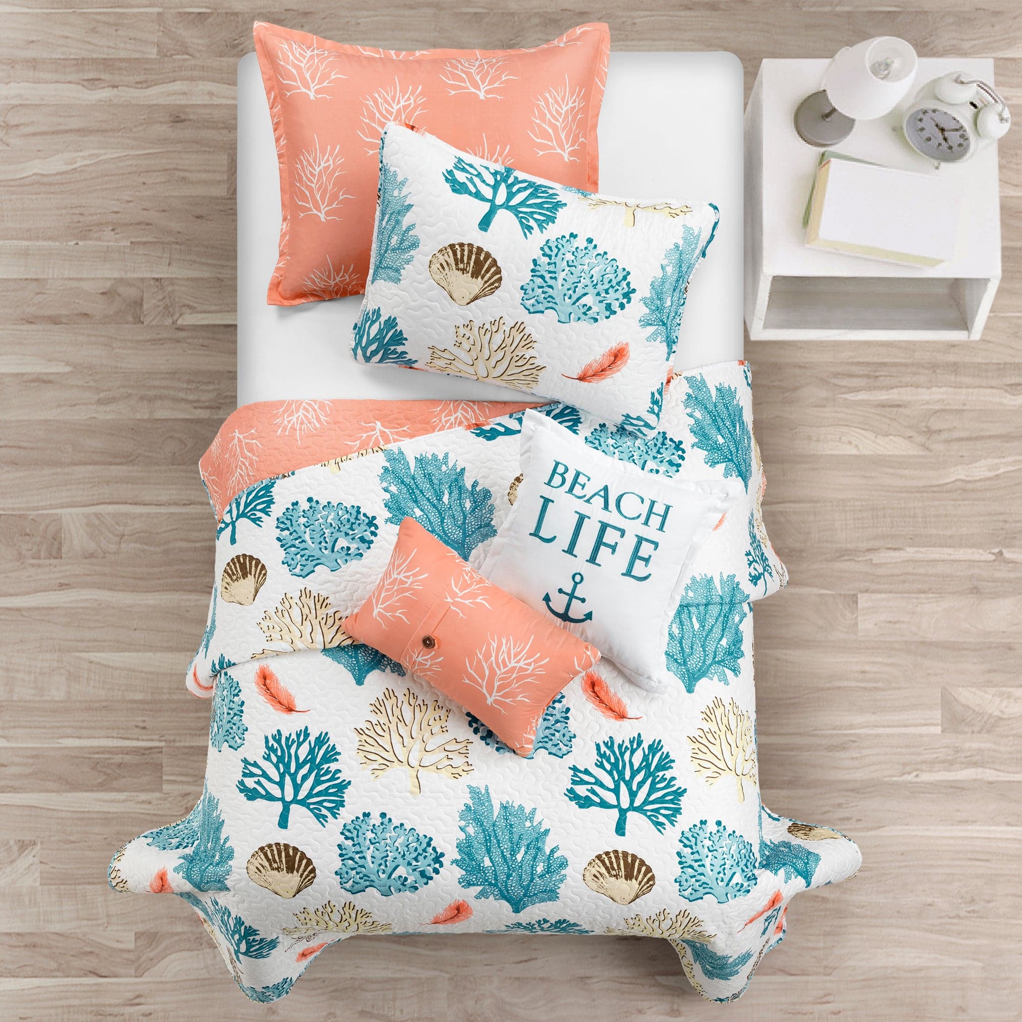 Coastal Reef Feather Reversible Quilt Set - King Size Bedding, Soft & Breathable Comforter for All Seasons | Perfect for Beach House, Guest Room & Cozy Bedroom Decor