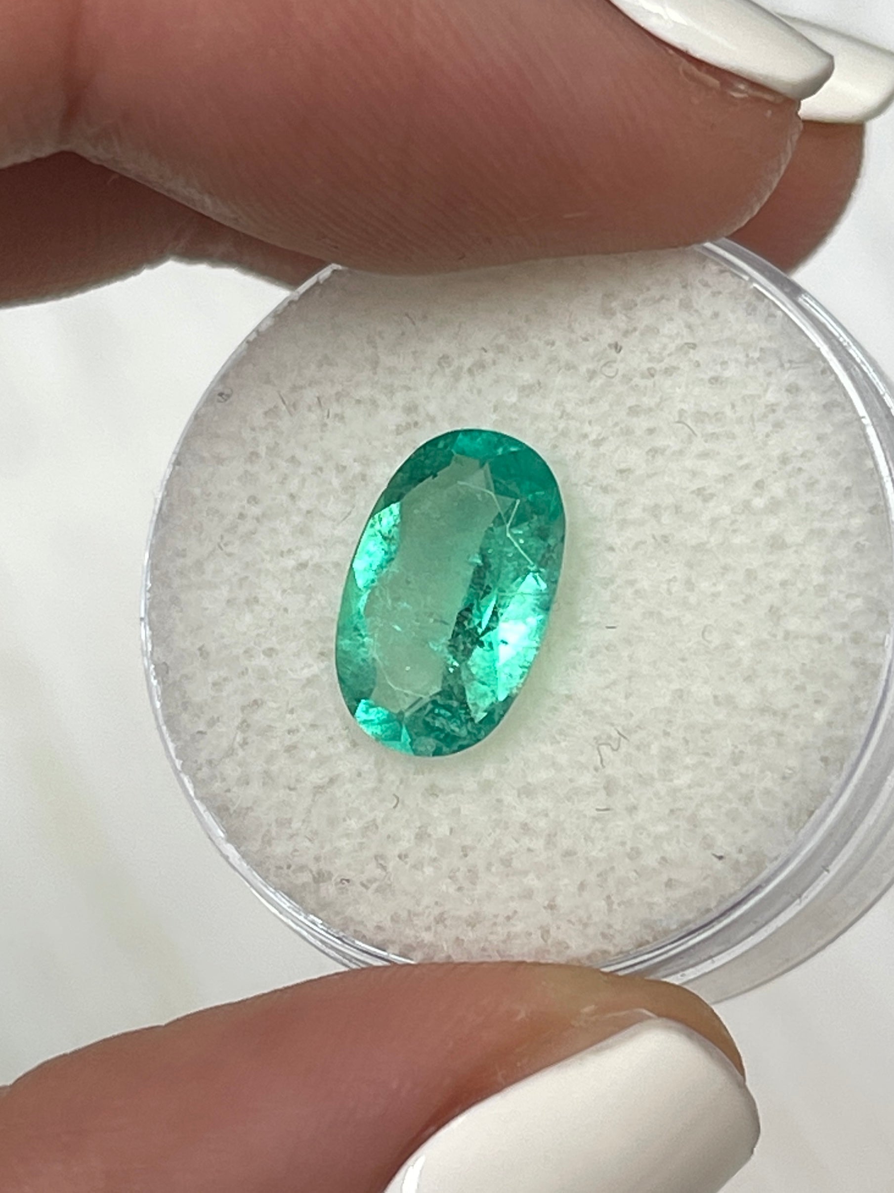 2.31 Carat 12x7.5mm Natural Colombian Emerald Gemstone - Oval Cut Loose Green Emerald for Jewelry Making, Engagement Rings & Fine Collections