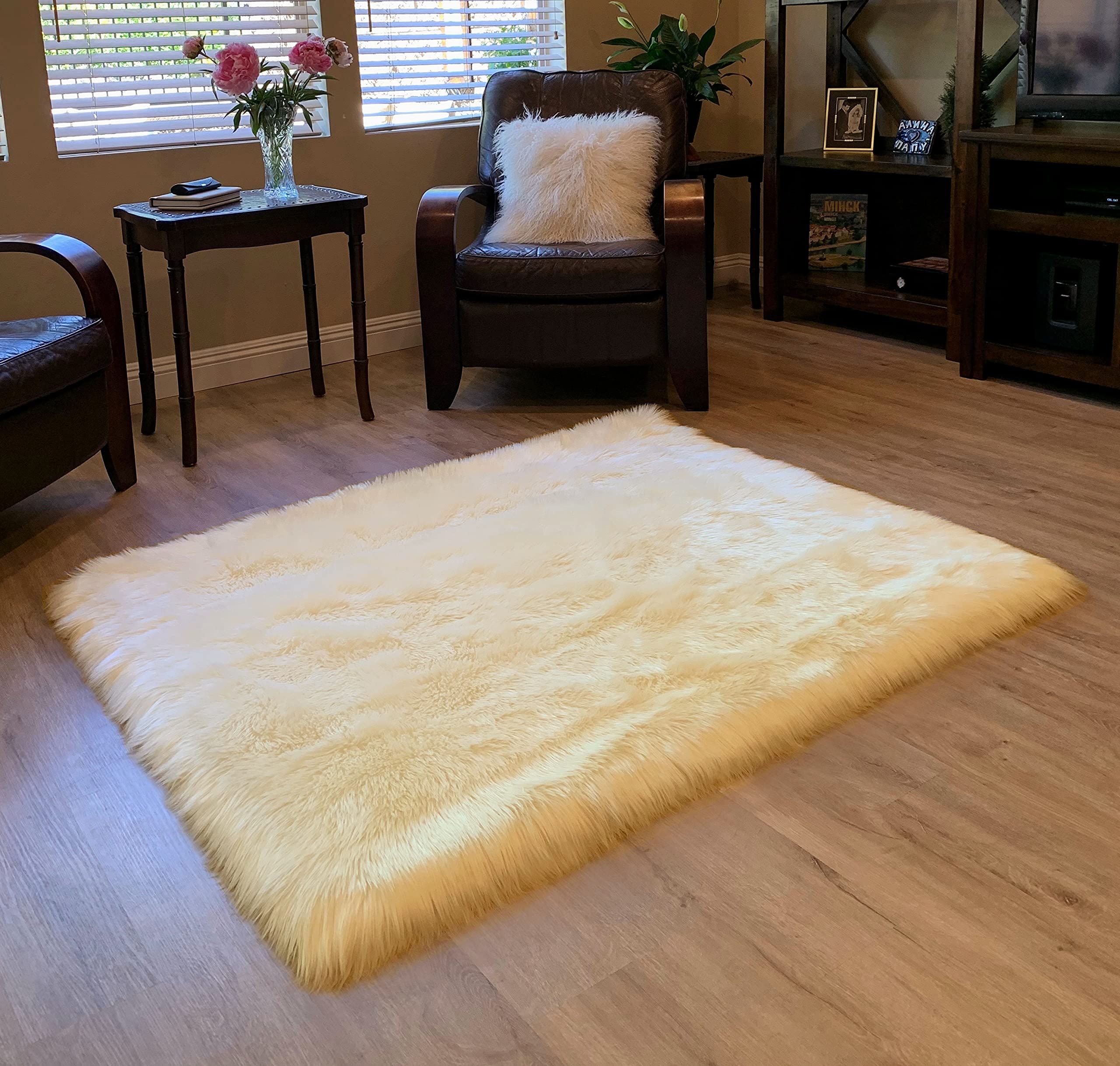 LAMBZY Faux Sheepskin Rug 3'6