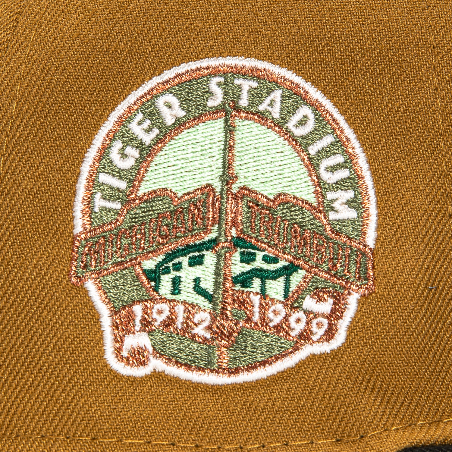 New Era 59Fifty Detroit Tigers MLB Baseball Cap with Old Gold & Black Colors - Official Licensed Snapback Hat for Men, Women & Fans - Perfect for Games, Tailgating & Streetwear Fashion