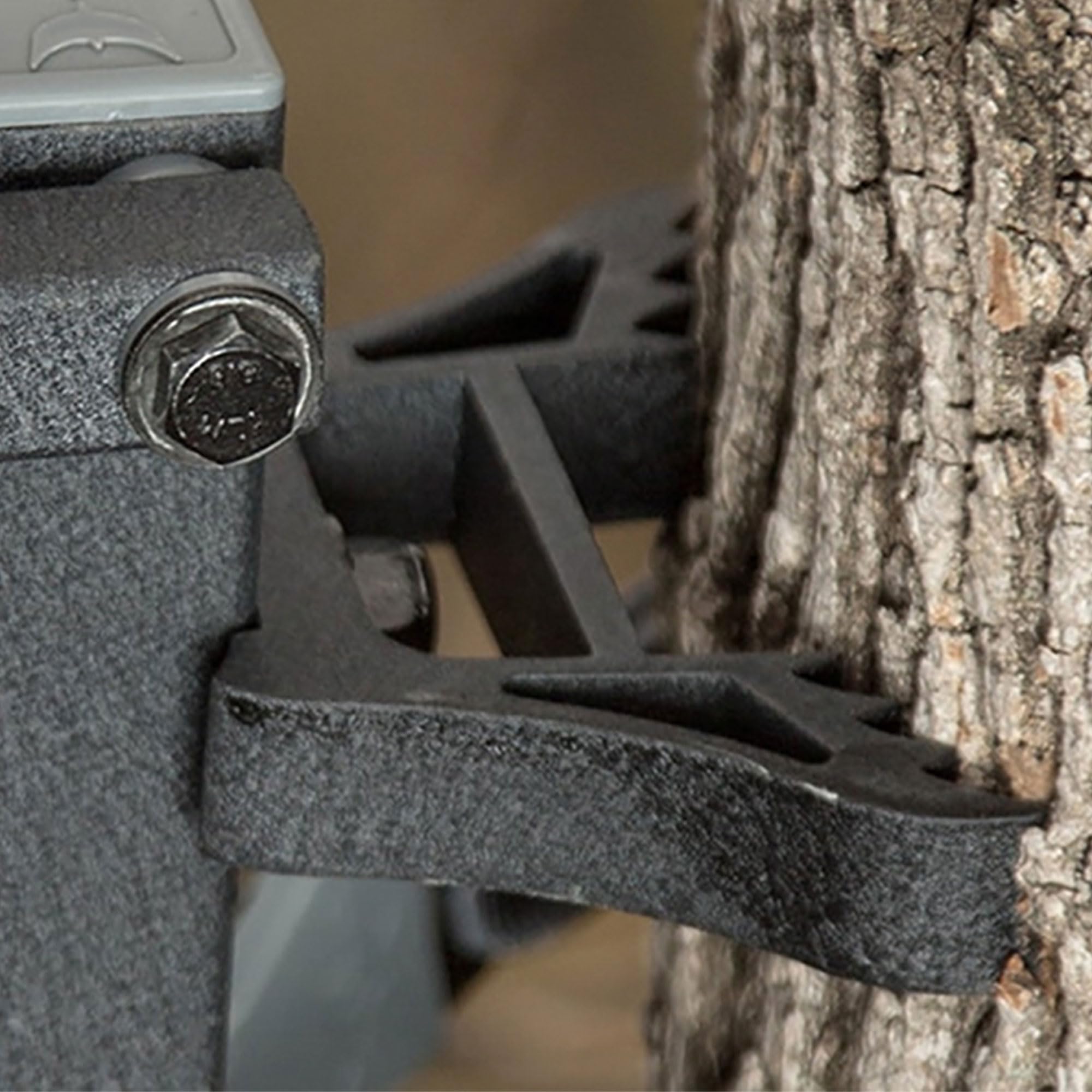 Adjustable Steel Hang-On Hunting Tree Stand for Deer - Lightweight & Secure for Bow & Rifle Hunting in Woods or Fields