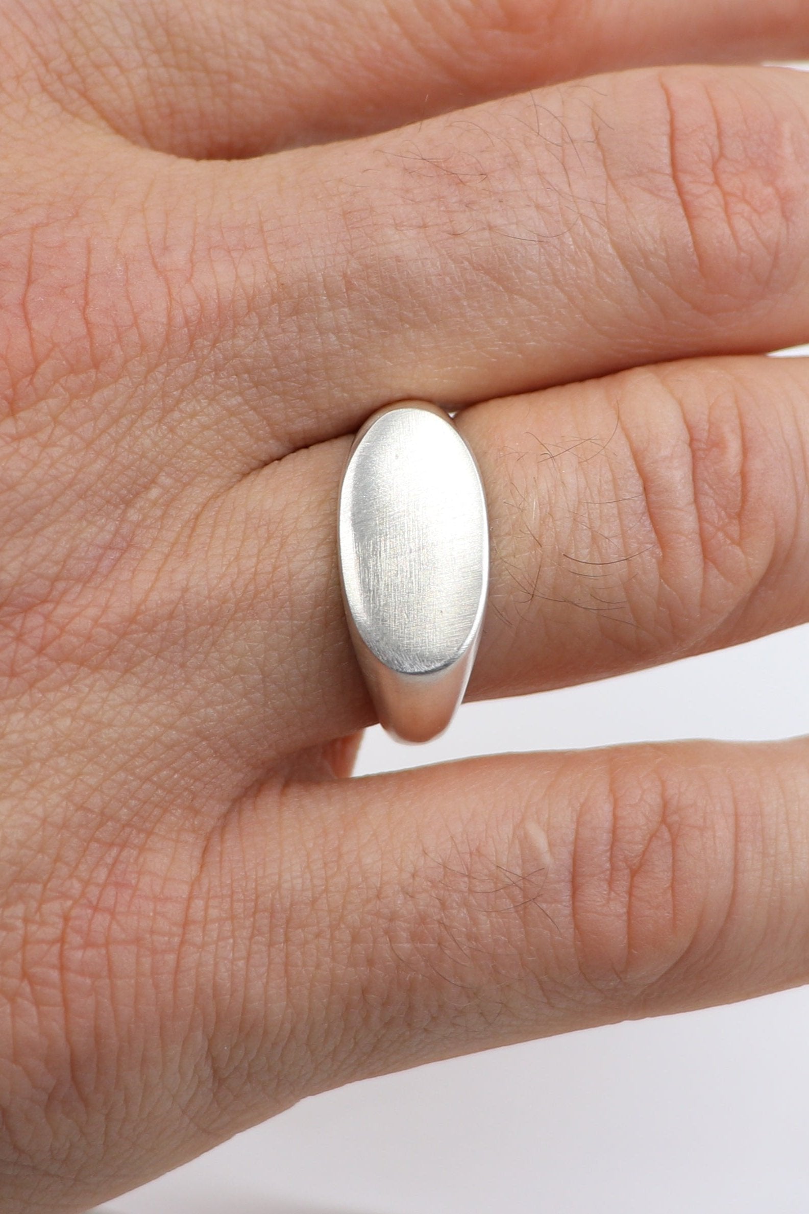 Elegant Brushed Signet Ring for Men & Women - Personalized Engraved Gold & Silver Rings - Perfect for Weddings, Gifts & Everyday Wear