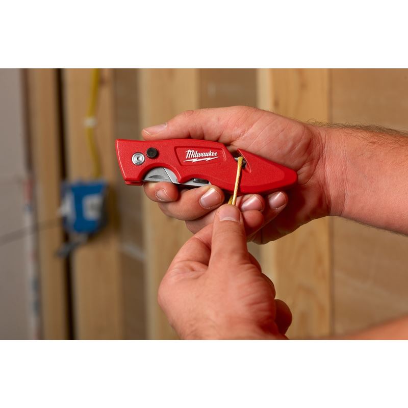 48 22 1901 FASTBACK Utility Knife - Heavy Duty Retractable Razor Knife with 5 Blades - Perfect for Construction, Crafting, and DIY Projects