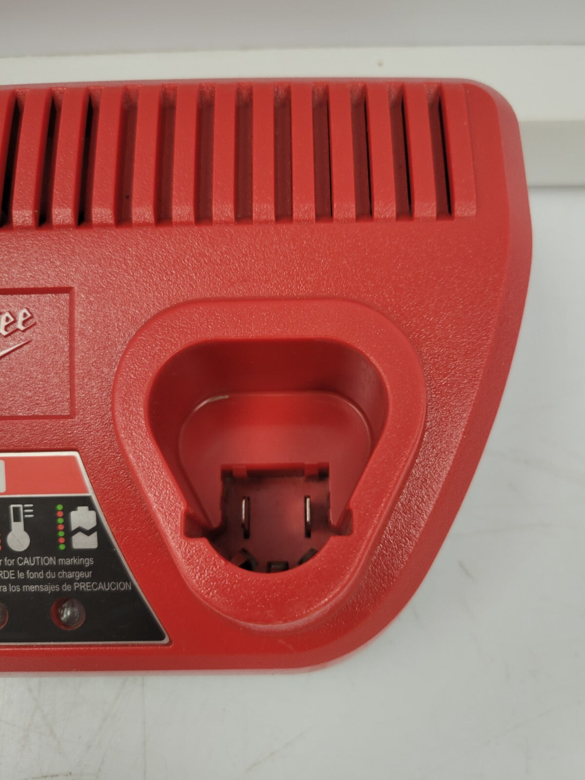 Milwaukee 48-54-2401 Fast Charger for M18 & M12 Batteries - Power Tool Battery Charger for Home & Jobsite Use