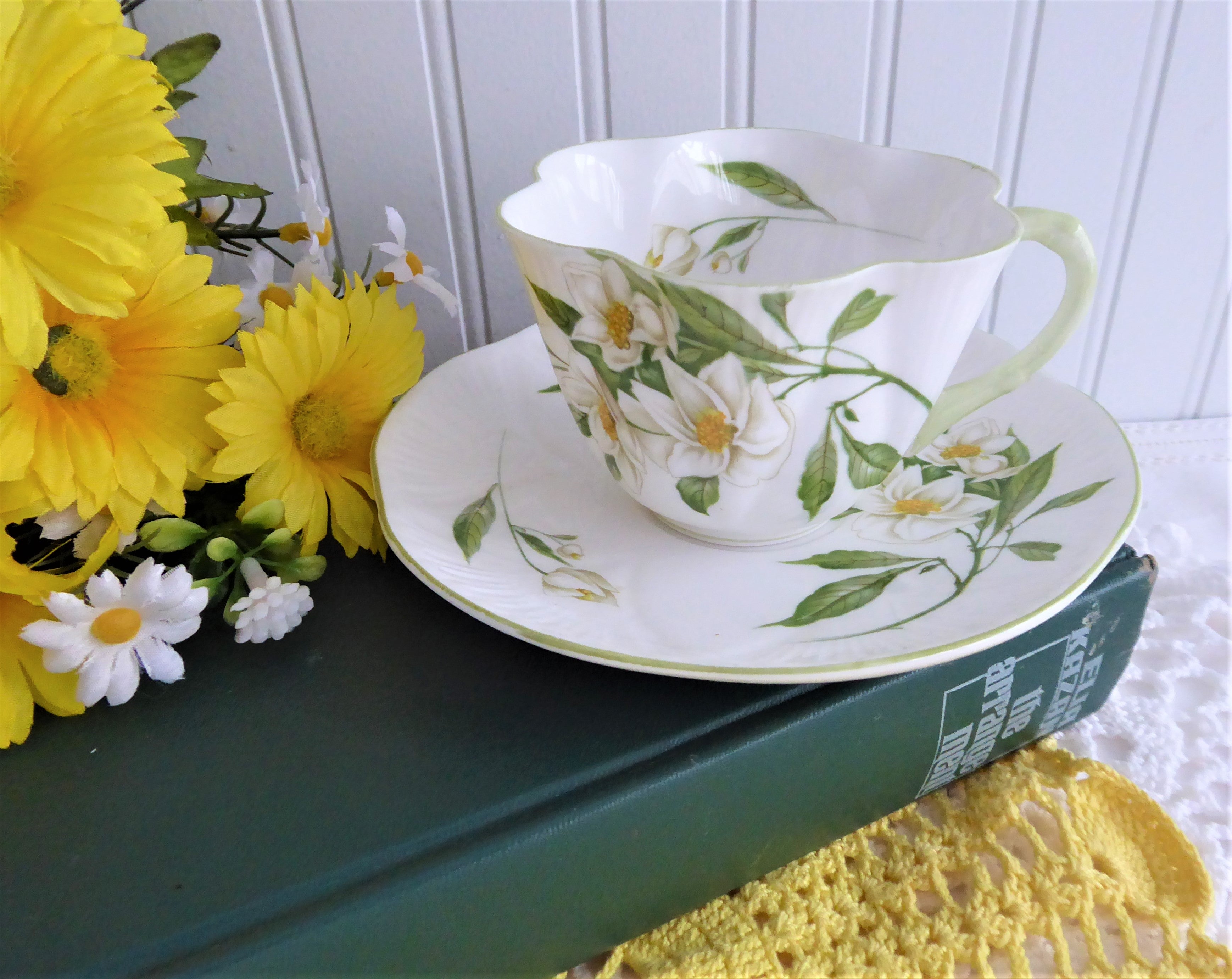 Vintage Shelley Dainty Syringa England 1960s Tea Cup and Saucer Set with Green Floral Trim - Perfect for Afternoon Tea, Collectible Fine China, English Cottage Decor