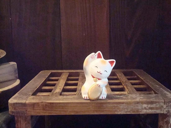 Nagahama Doll Japanese Maneki Neko (Beckoning Cat) White Lucky Cat Figurine - Traditional Japanese Fortune Charm for Home, Office & Gift Giving