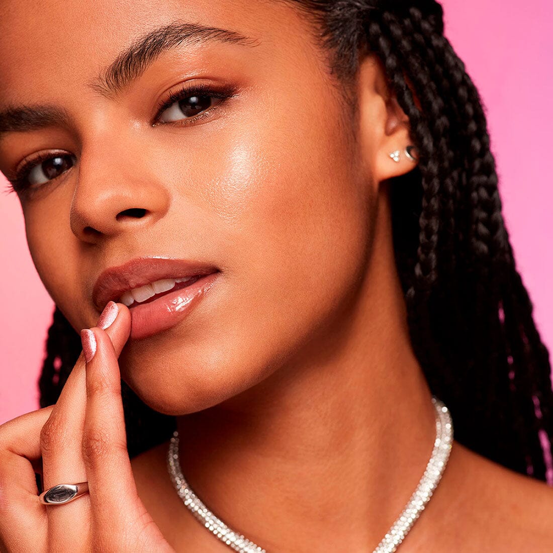 Revlon Super Lustrous Glimmer Gloss - Diamond Drama Shine, 3.8ml Lip Gloss for Women | Perfect for Date Night, Parties & Everyday Wear
