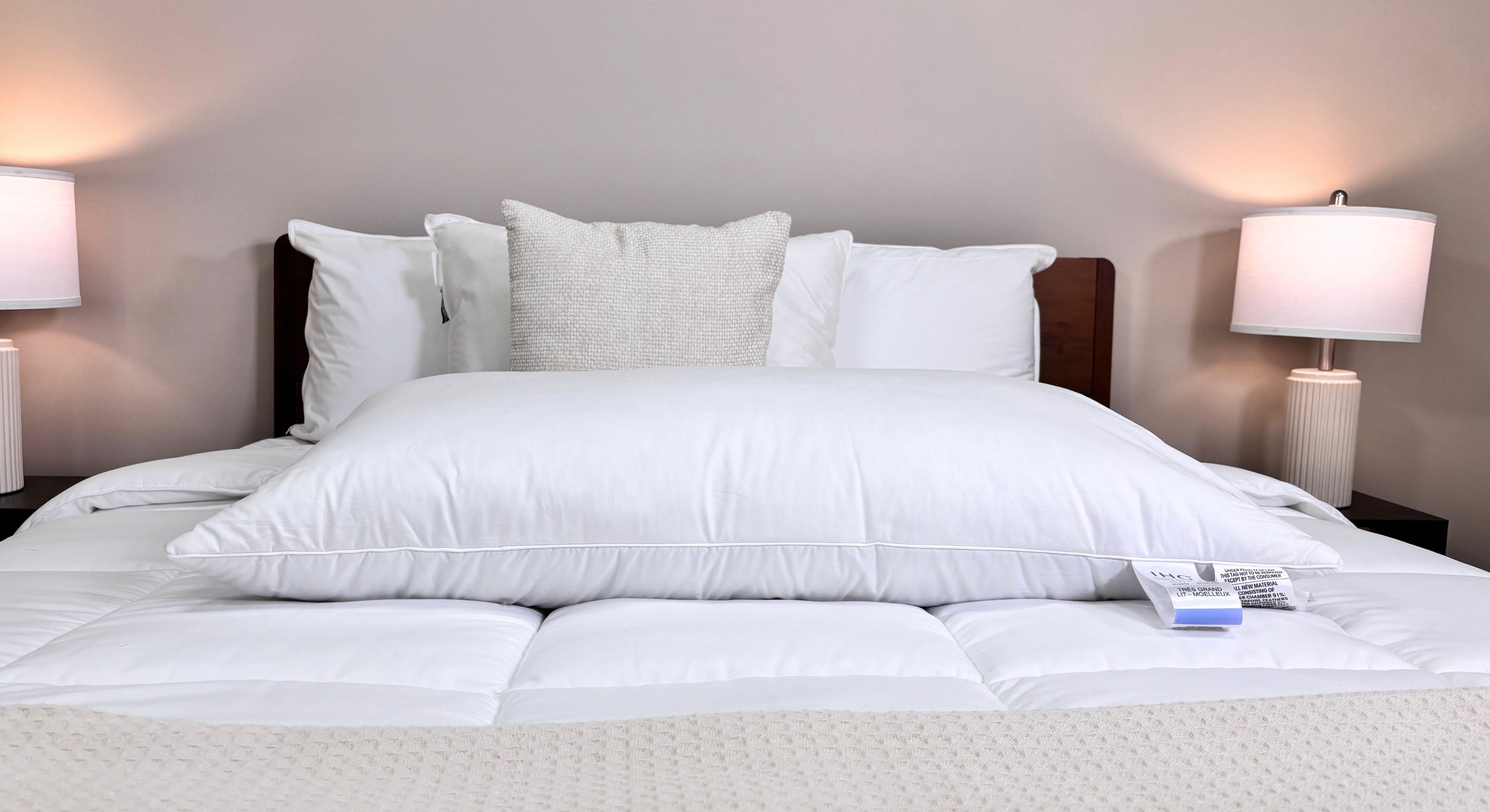 Holiday Inn® Featherbest Medium Support Pillow - Premium Hotel Quality Pillow for Back, Stomach & Side Sleepers - Perfect for Home, Travel & Guest Rooms